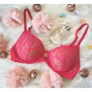 Victoria’s Secret Red Very Sexy Push Up Bra 💌